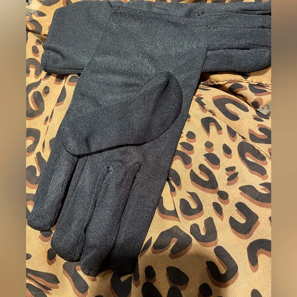 🌻 Black costume or regular shorts gloves (wrist length)New /never worn /One Size